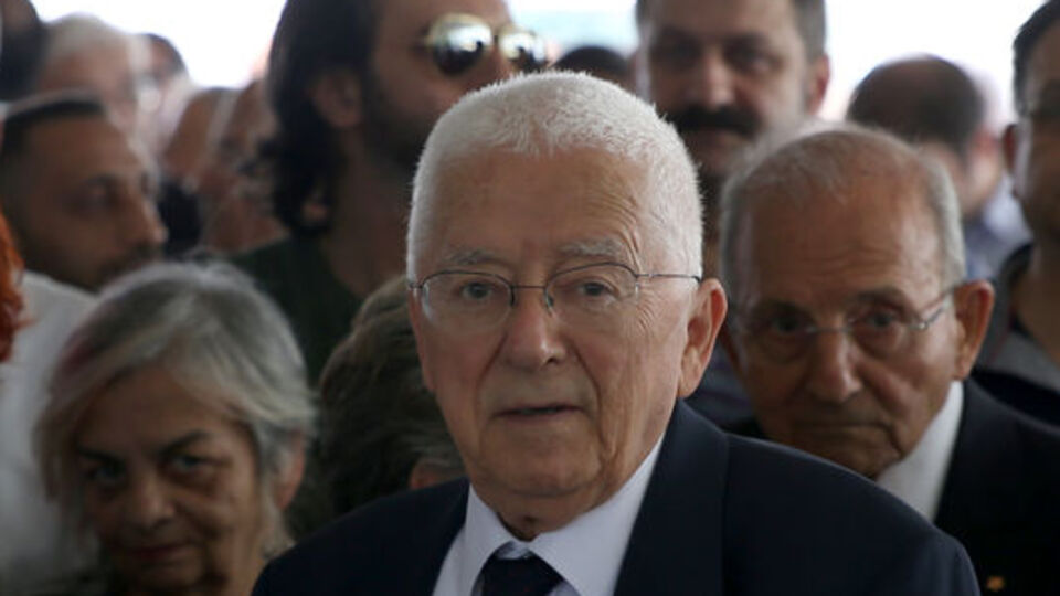 Eski Bakan Tarhan Erdem hayatını kaybetti