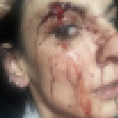 İstanbul'da bir sitede yaşandı! Genç kadını dövdüler