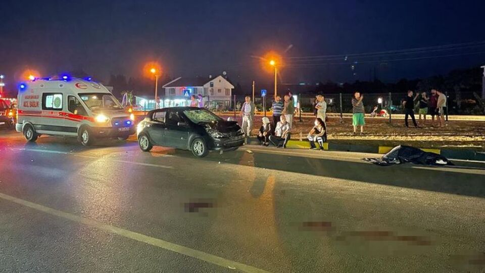 Yaşlı çift yolun karşısına geçecekti!