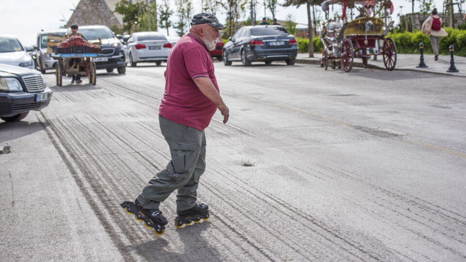 70 yaşındaki Eren İltir'in paten tutkusu