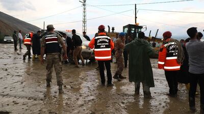 Erzincan'da sağanak sele dönüştü