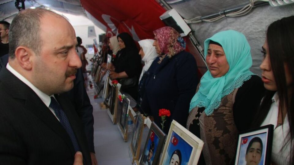 Bakan Varank Diyarbakır anneleri ile bir araya geldi