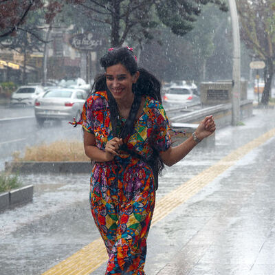 Meteoroloji'den bahar yağmuru uyarısı! Bu bölgelerde sel tehlikesi