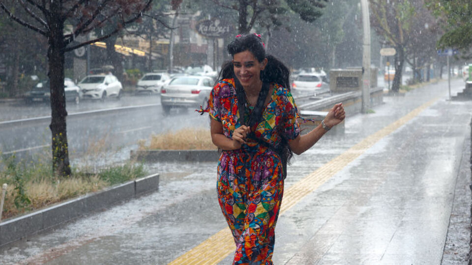 Meteoroloji'den bahar yağmuru uyarısı! Bu bölgelerde sel tehlikesi