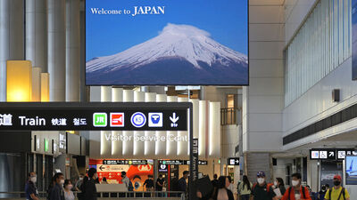 Yabancı turistlere sınır kapılarını 2 yıl sonra açtı!