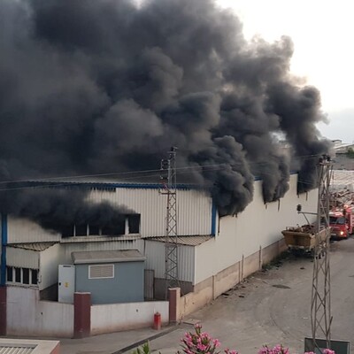 Antrepo yangını iki gün sonra kontrol altında!