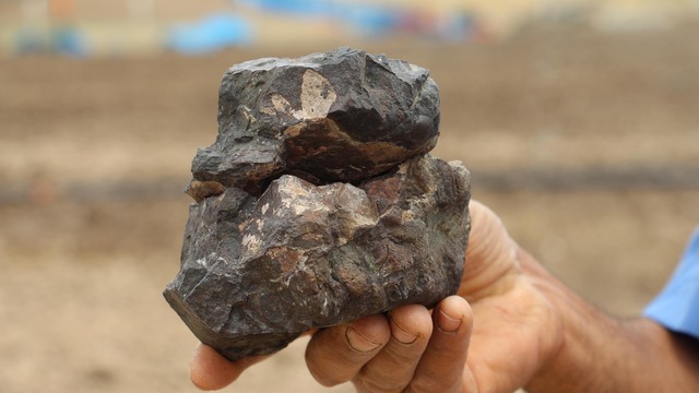 Çiftçi tarlasında buldu, incelenmesini istedi