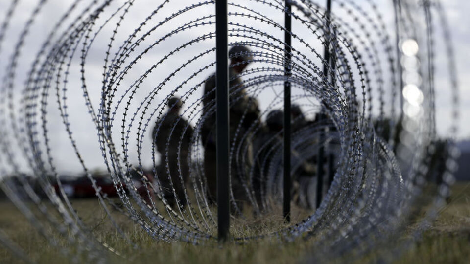 Finlandiya'dan Rusya'ya karşı tel örgülü önlem