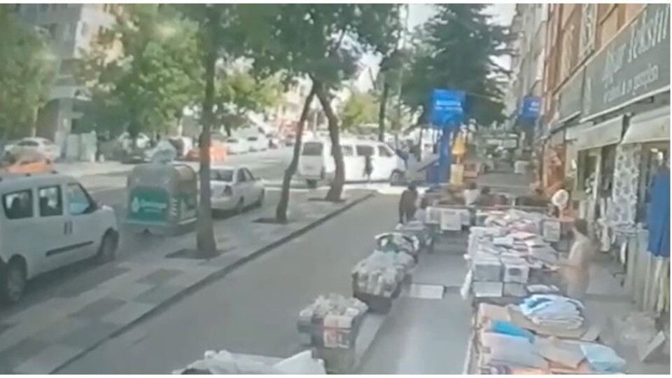 Taciz ettikleri öğrencileri araçla ezdiler!