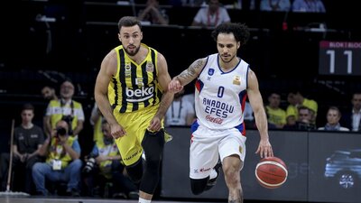 Anadolu Efes, seriyi 2-1 yaptı!