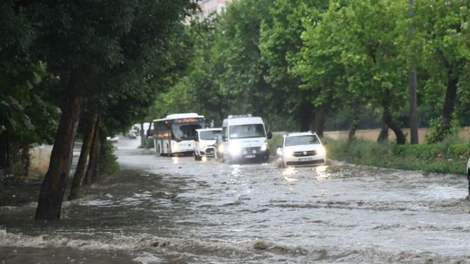 Eğitim uçuşlarına sağanak engeli