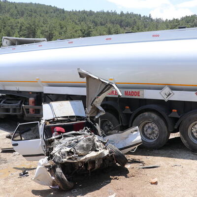 Ölüm karşı şeritten geldi: Aynı aileden 3 kişi