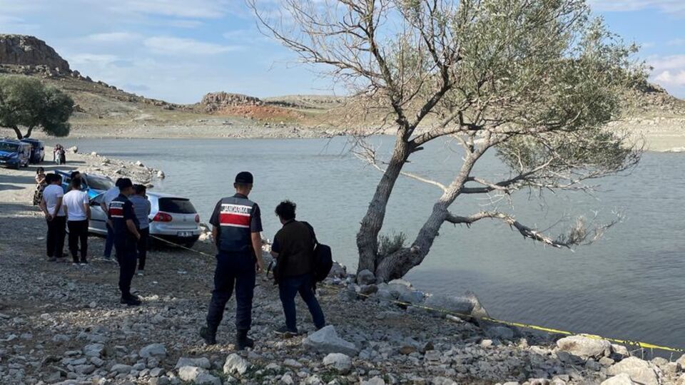 Barajda serinlemek istemişlerdi! 3 kişiden 1'i kurtarıldı