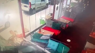 Polisten kaçan şüpheli, aracıyla kafeye girdi!