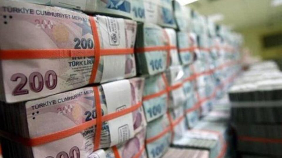 Hazine 1,5 milyar lira borçlandı