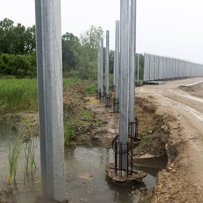 Yunanistan, Türkiye sınırına hendek kazıyor