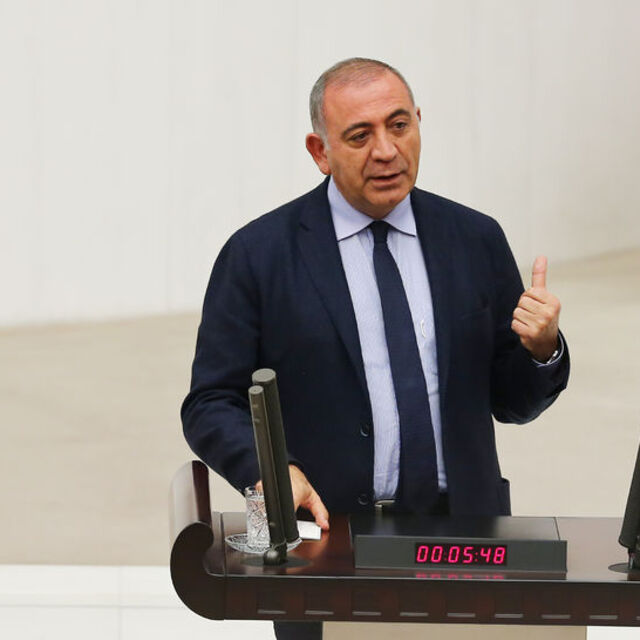 Gürsel Tekin'den soru: Yerli mi, yabancı mı?