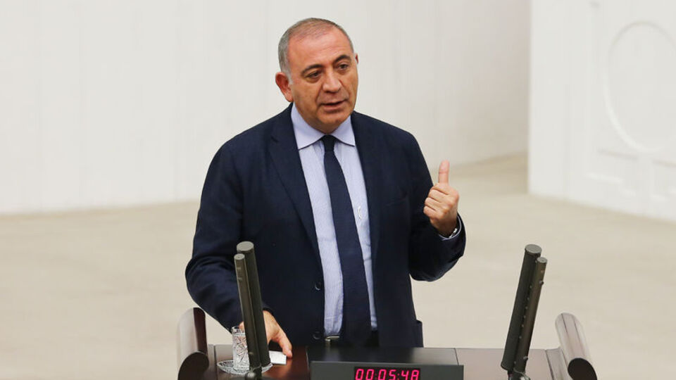 Gürsel Tekin'den soru: Yerli mi, yabancı mı?