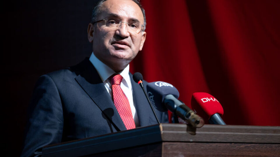 Adalet Bakanı Bozdağ'dan polise yumruk atan vekile tepki