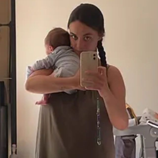Ali ile ayna pozu