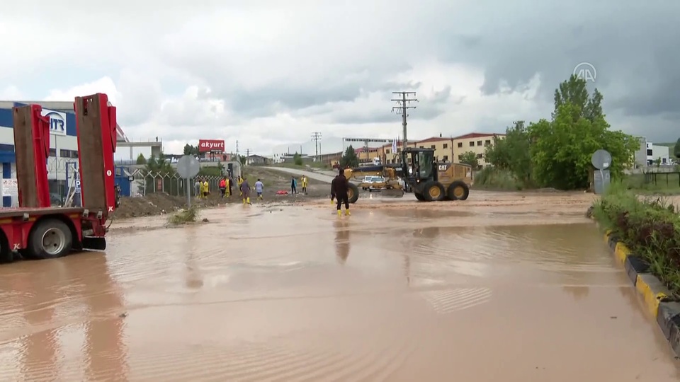 Ankara'yı yine şiddetli sağanak vurdu!