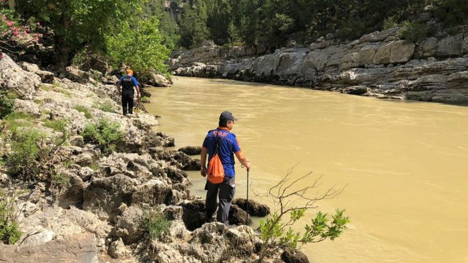 Kanyona kapılıp kaybolan turist her yerde aranıyor