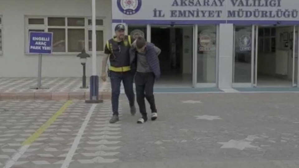 Vicdansız! Görme engelli genç kızın telefonunu çaldı