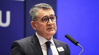 'Fakirleşerek büyüyoruz'