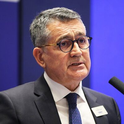 'Fakirleşerek büyüyoruz'