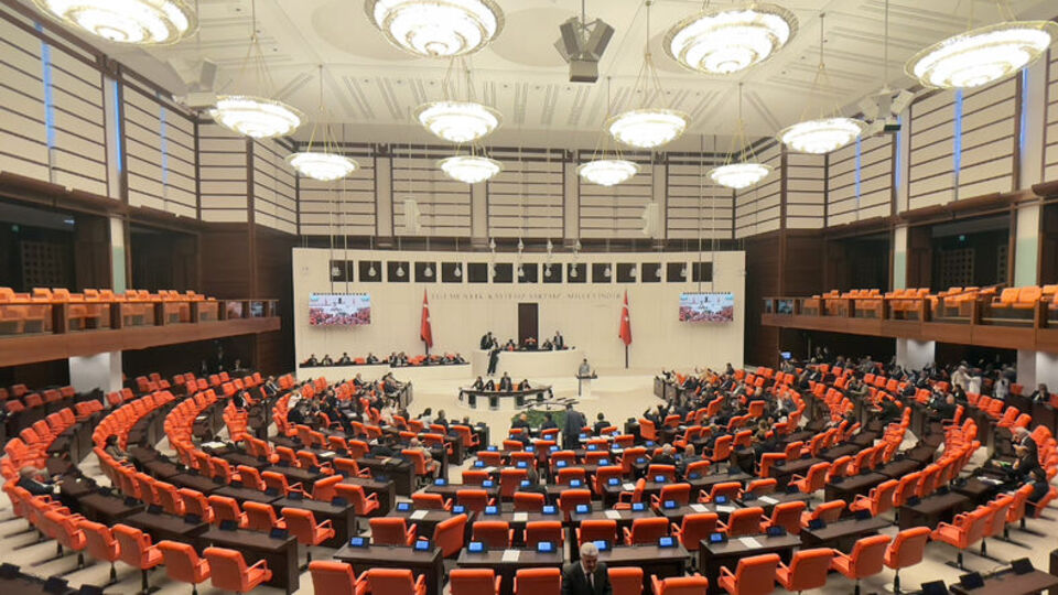 Sağlık çalışanlarını ilgilendiren kanun teklifinin 6 maddesi kabul edildi