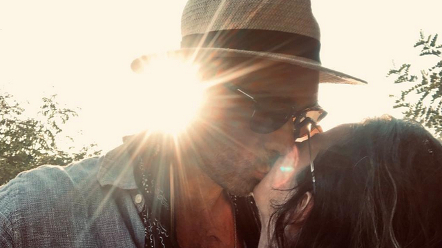 Aşkını ilan etti!