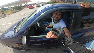 Özlenen görüntü! Trafikteki tartışma çaycıda bitti