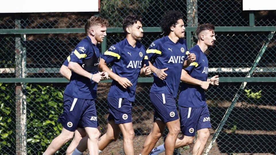 Fenerbahçe çift antrenmanla tamamladı