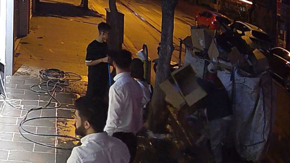 Kağıt toplayıcısı, 100 bin liralık altını teslim etti