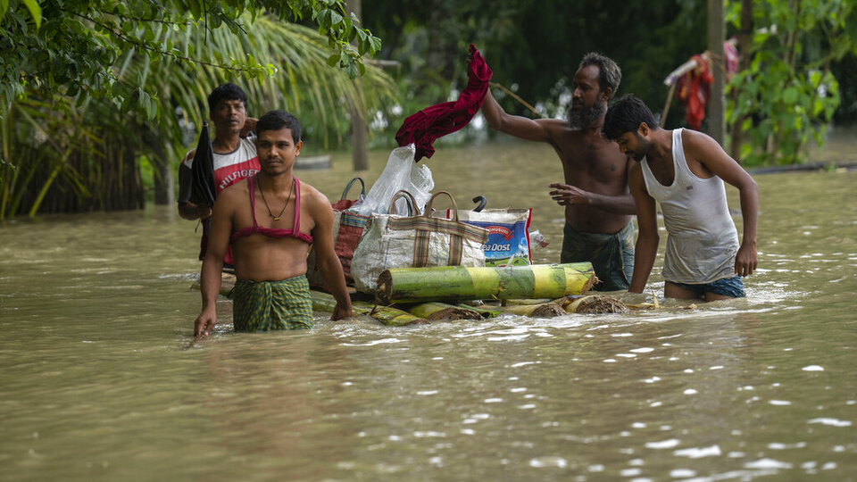 Hindistan ve Bangladeş'te muson felaketi: 34 kişi öldü