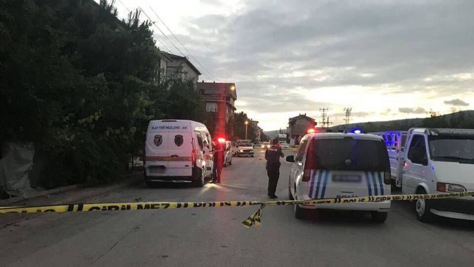 Husumetli iki aile arasında silahlı kavga: 1 ölü, 2 yaralı