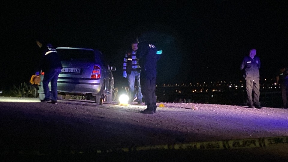 İki polis memurunu darbedip silahla yaraladılar!