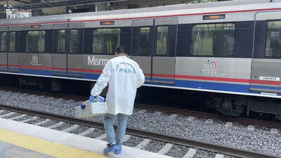 Marmaray'da bir kişi raylara atladı