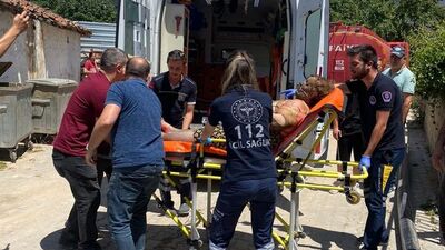 Annesinin olduğu evi benzin döküp yaktı