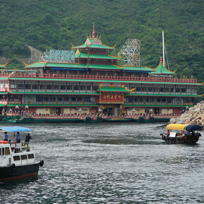 Hong Kong'un simgelerinden 'yüzen dev' battı