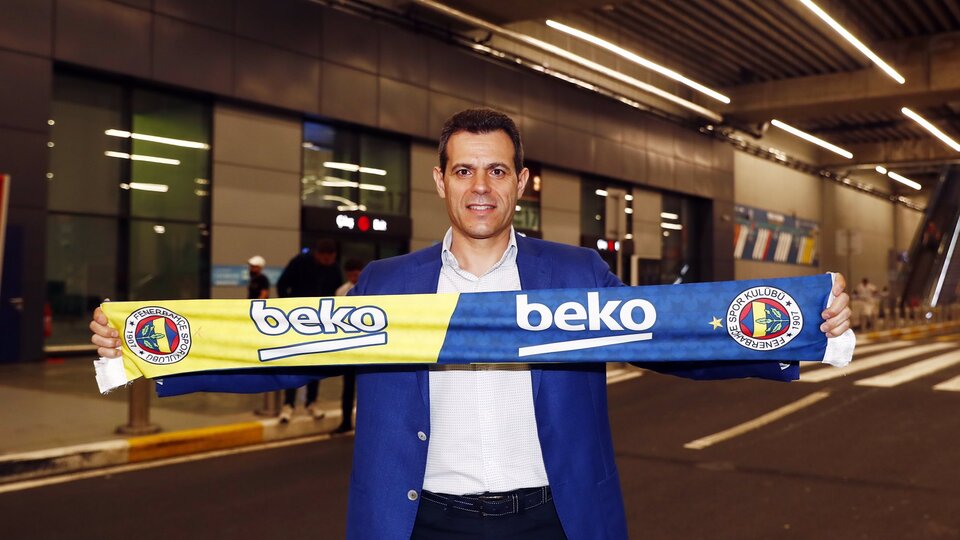 Itoudis imzayı attı: Vesely ve De Colo...