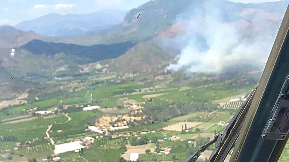 Muğla'da kızılçam ormanındaki yangın kontrol altında