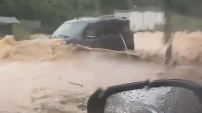 Düzce'de sel suları karayolunu yuttu!