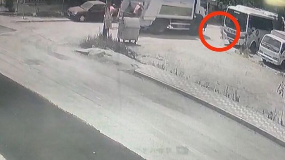 Kör nokta faciası! Küçük kızı görmedi