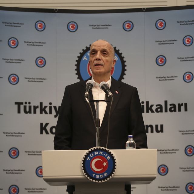 "Asgari ücrette muhakkak artış olmalı"
