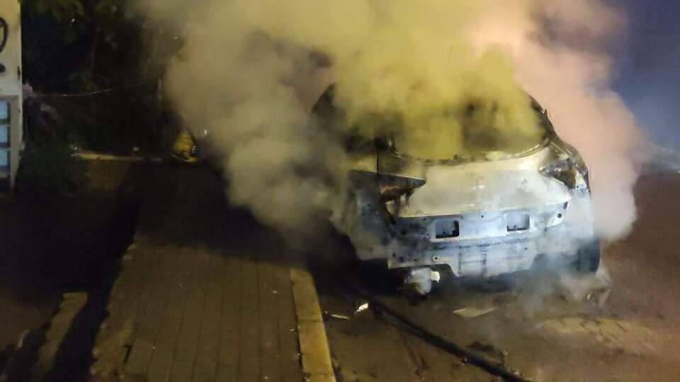 Avcılar'da park halindeki araç kundaklandı!