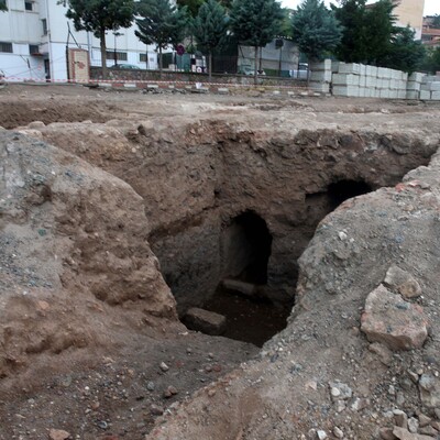 Depreme dayanıksız raporu verilince... Okul bahçesinde bulundu!