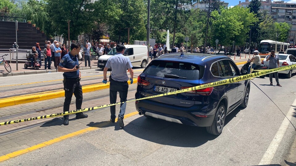 Trafikte kadın sürücüye silahlı saldırı!