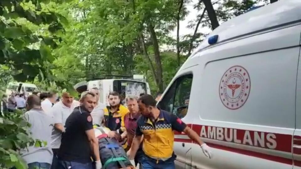 Dekanların otobüsü kaza yaptı! 1 dekan öldü, 19 yaralı