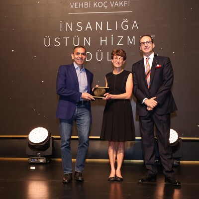 Prof. Dr. Özlem Türeci ve Prof. Dr. Uğur Şahin'e İnsanlığa Üstün Hizmet Ödülü